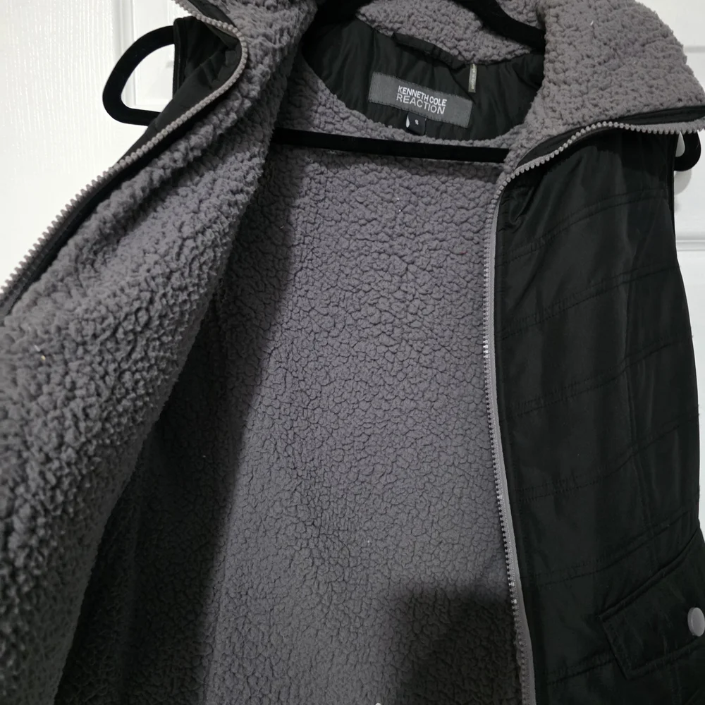 Kenneth Cole stylish quilted